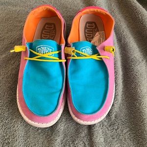 Gently used size 9 hey dudes